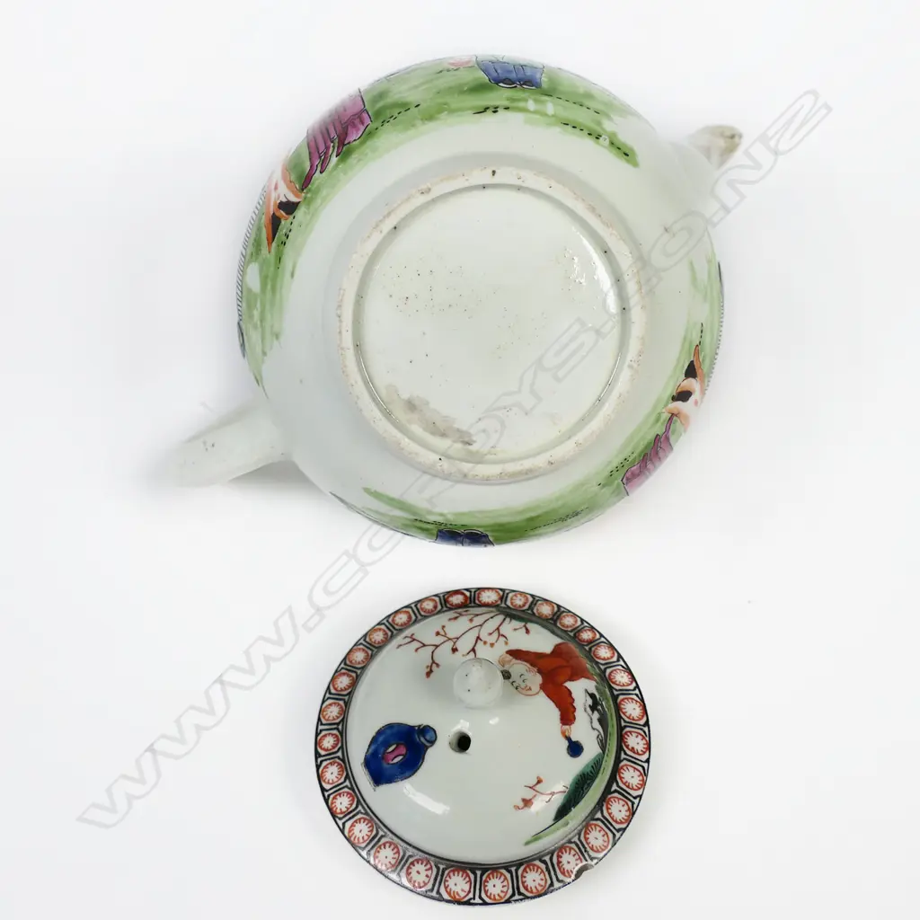 A Georgian period Worcester teapot, Image 1++
