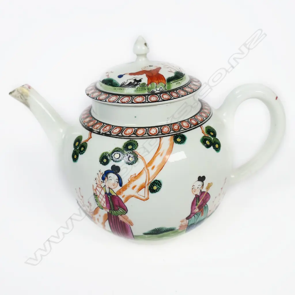 A Georgian period Worcester teapot, Image 1++