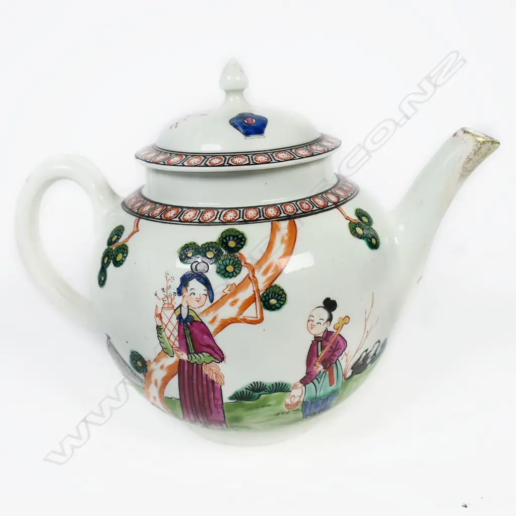 A Georgian period Worcester teapot, Image 1++