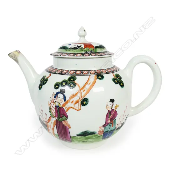 A Georgian period Worcester teapot,