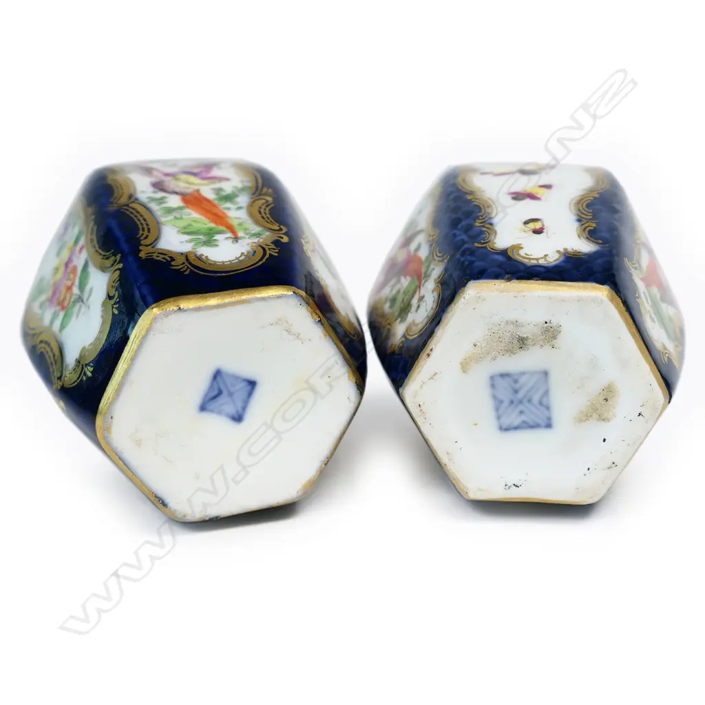A pair of 18thC Worcester style small  jars, Image 1++