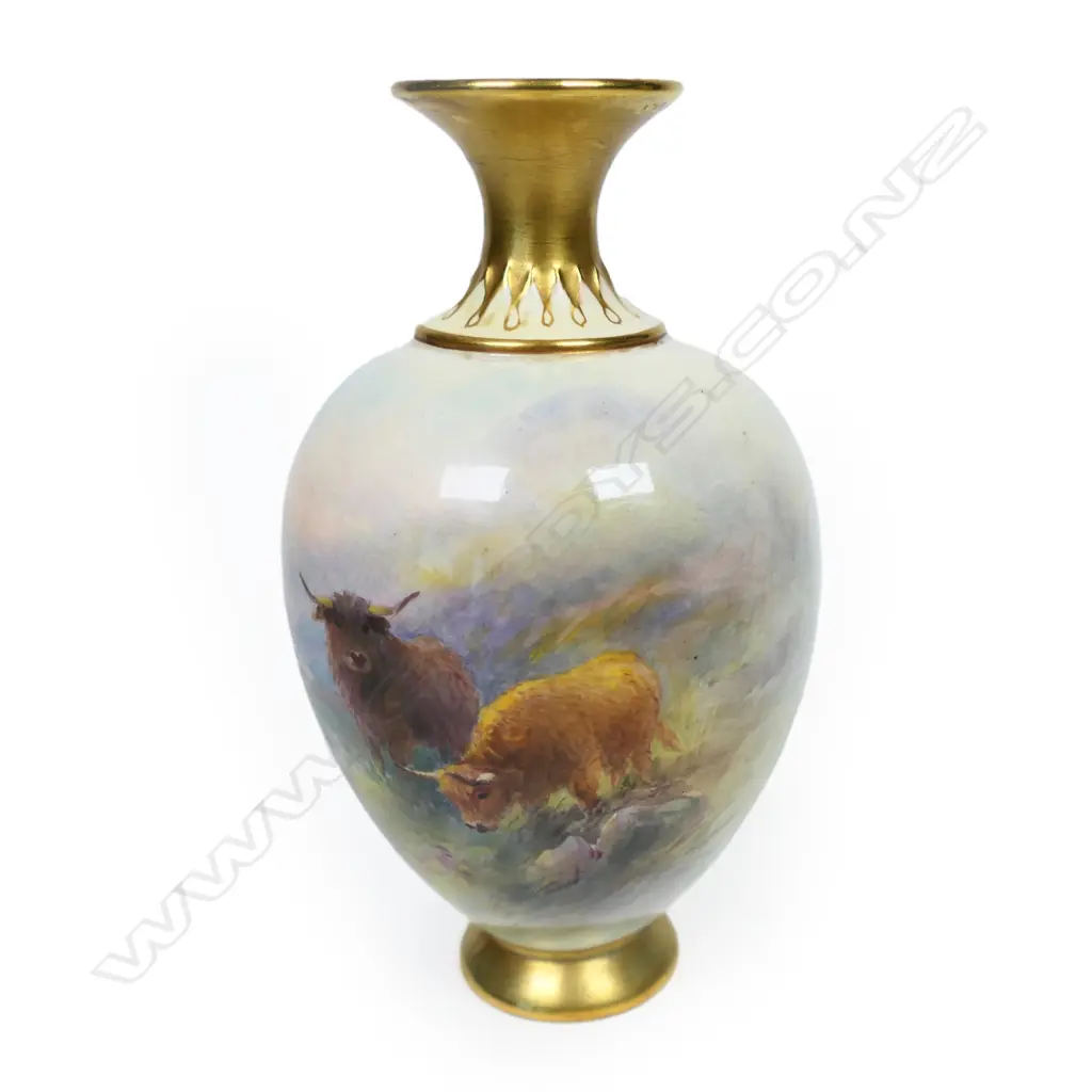 A Royal Worcester Highland cattle vase, Image 1++