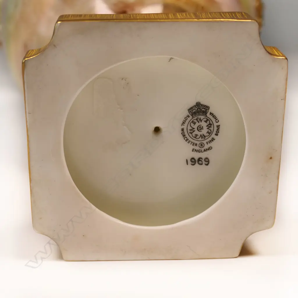 A Royal Worcester Highland Cattle vase by Ernest Townsend, Image 1++