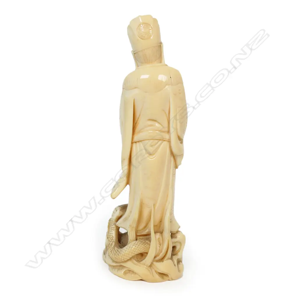 An early 20thC Chinese finely carved ivory figure of Guan Yu, Image 1++