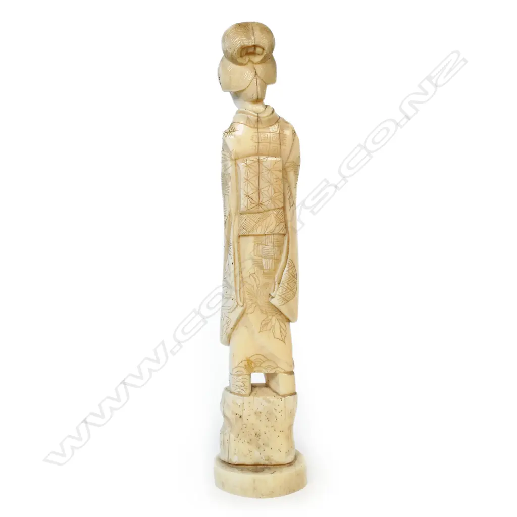 A c1900 Japanese marine ivory figurine, Image 1++