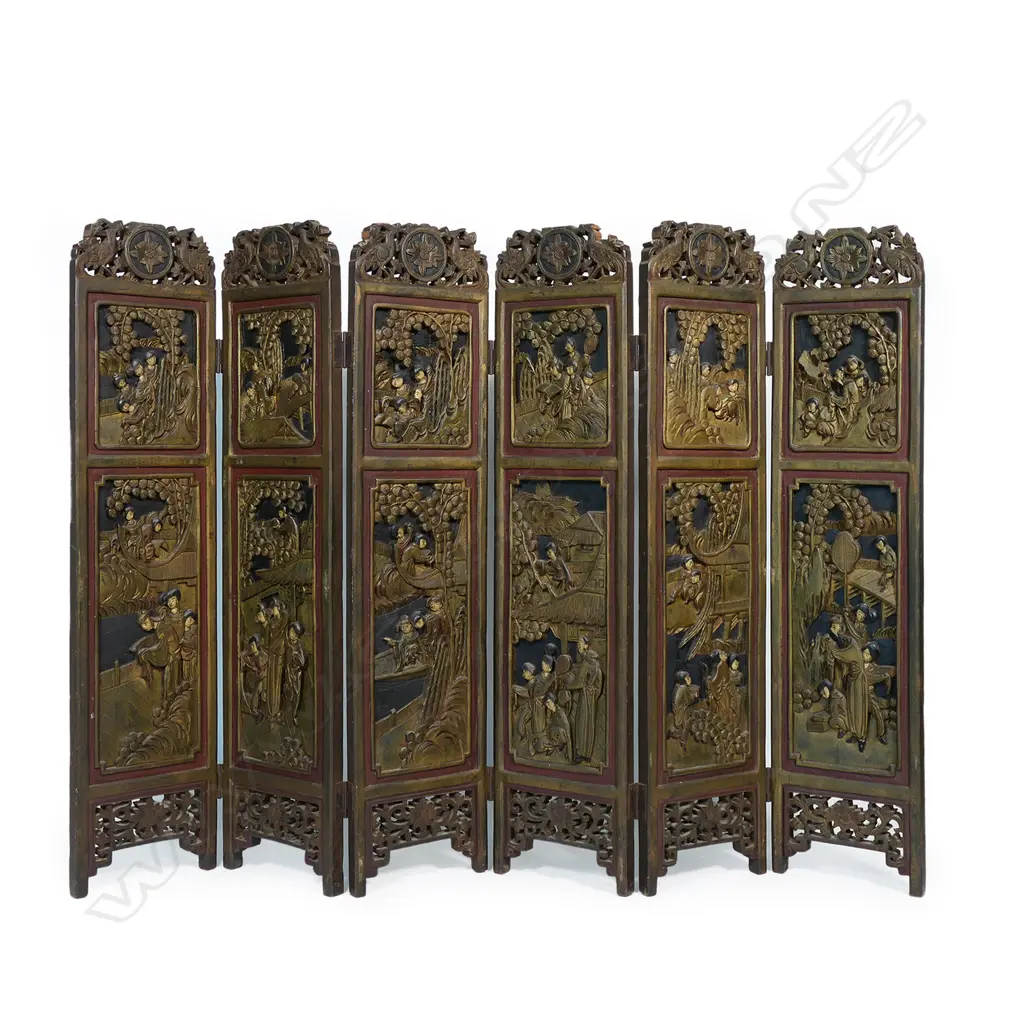 An early 20thC Chinese six panel carved low screen, Image 1++