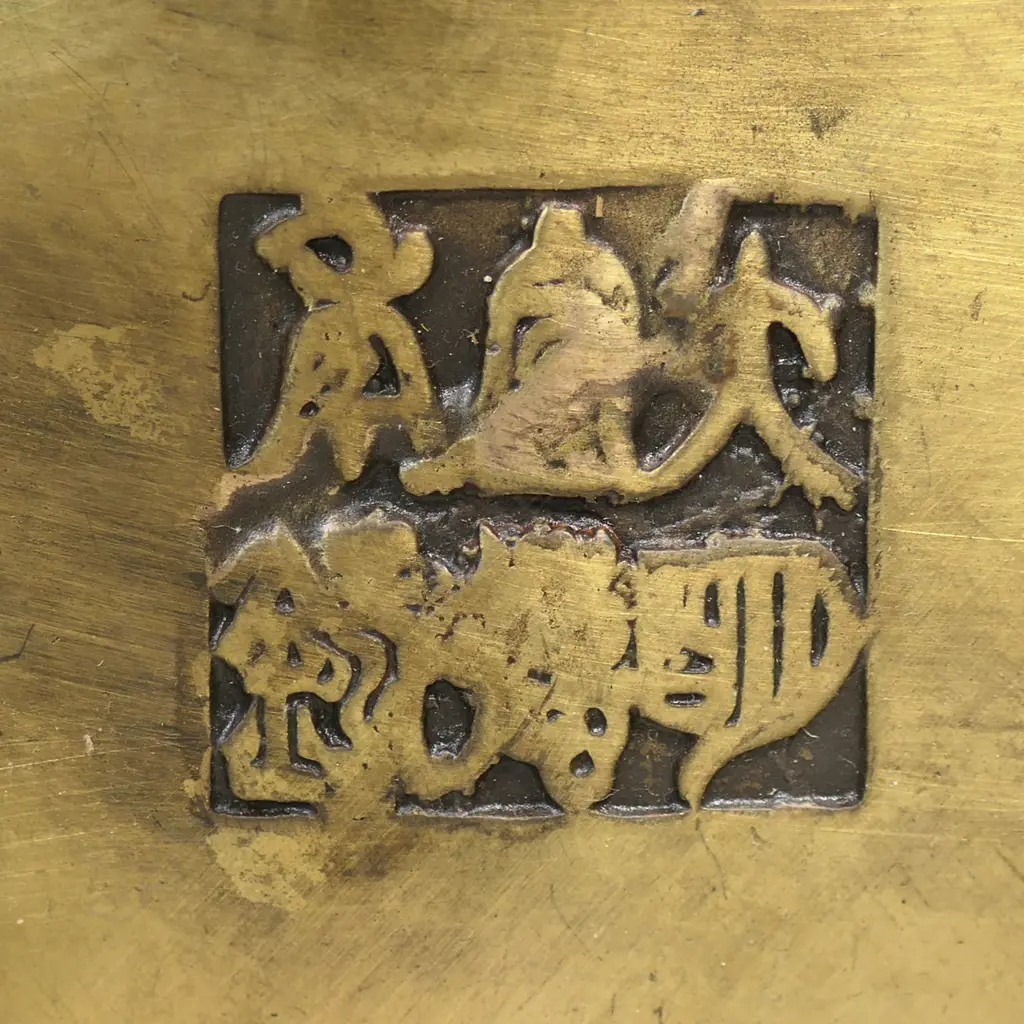 A large an impressive Oriental bronze incense burner, Image 1++