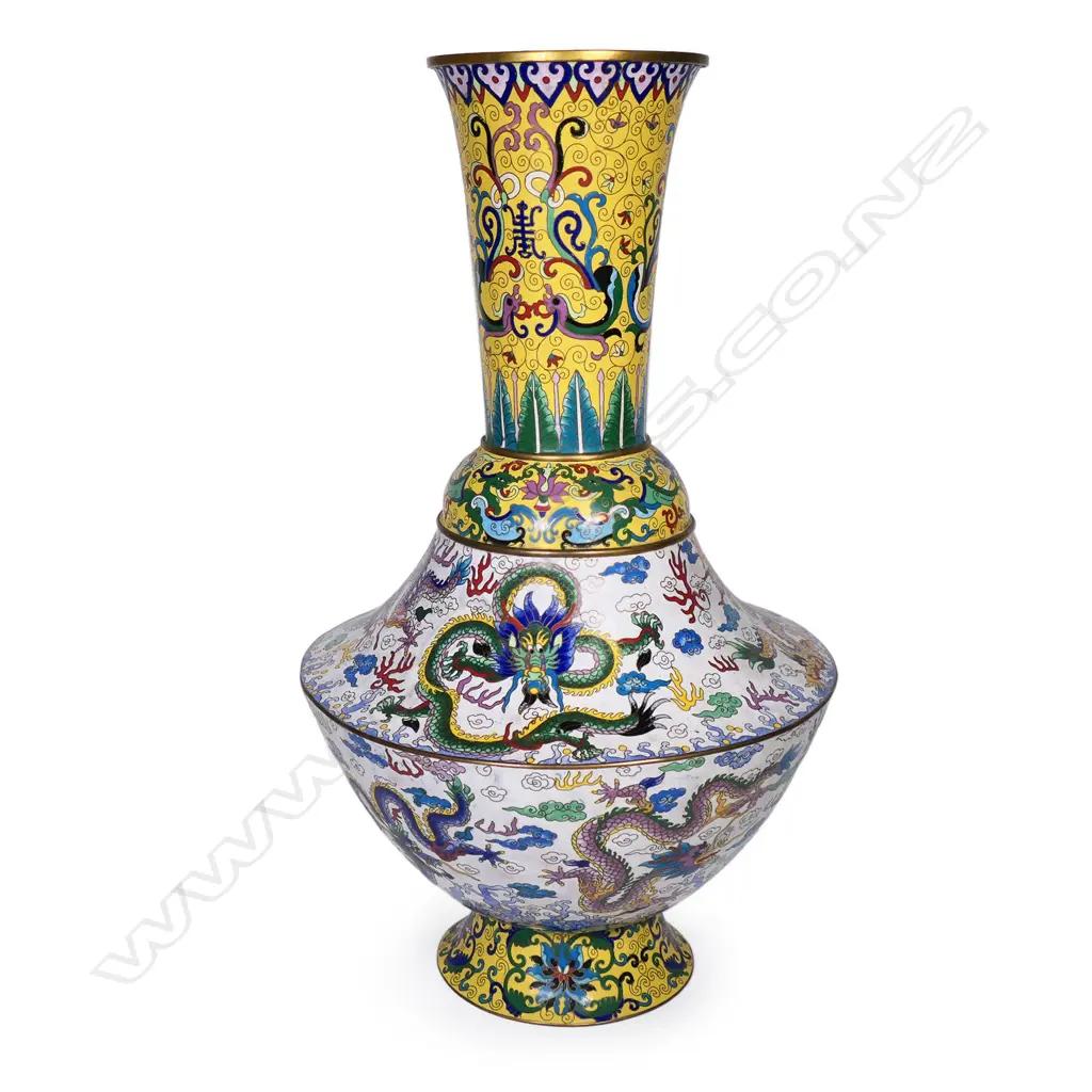 An impressive large Chinese cloisonne vase, Image 1++