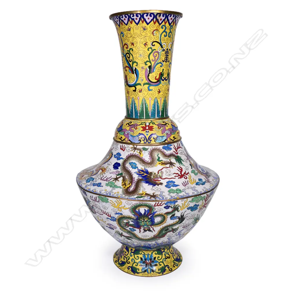 An impressive large Chinese cloisonne vase, Image 1++