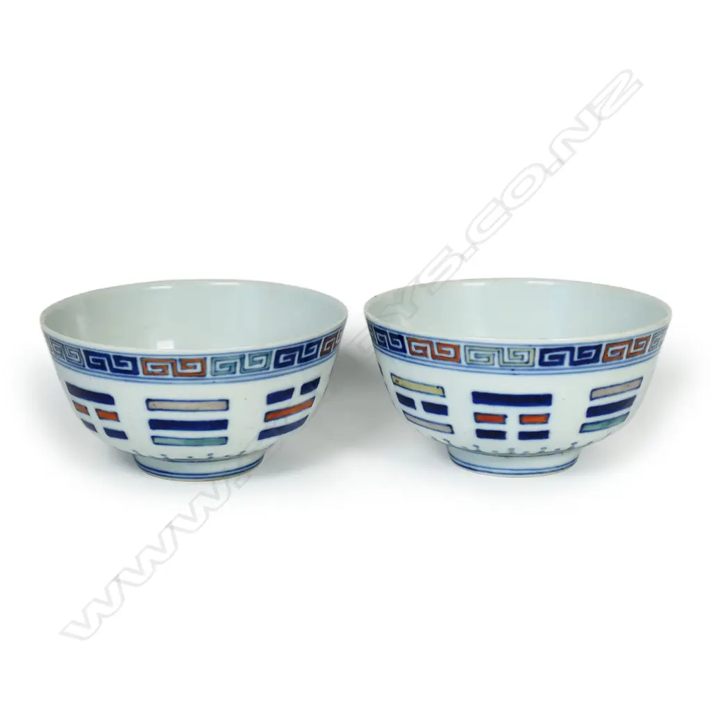 A pair of Chinese doucai bowls, Image 1++