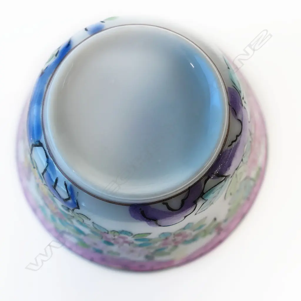 A set of six Chinese famille rose enamelled cups and saucers, Image 1++