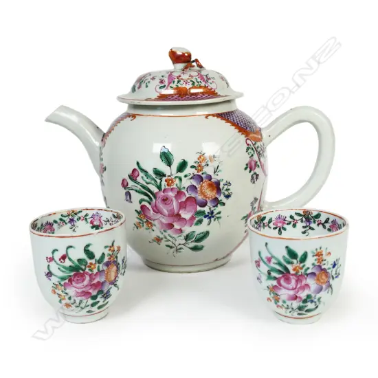 18th/19thC Chinese famille rose porcelain teapot and pair of matching cups,