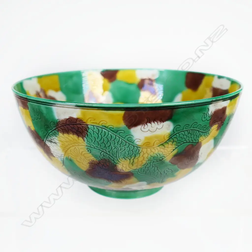 An old Chinese porcelain bowl, Image 1++