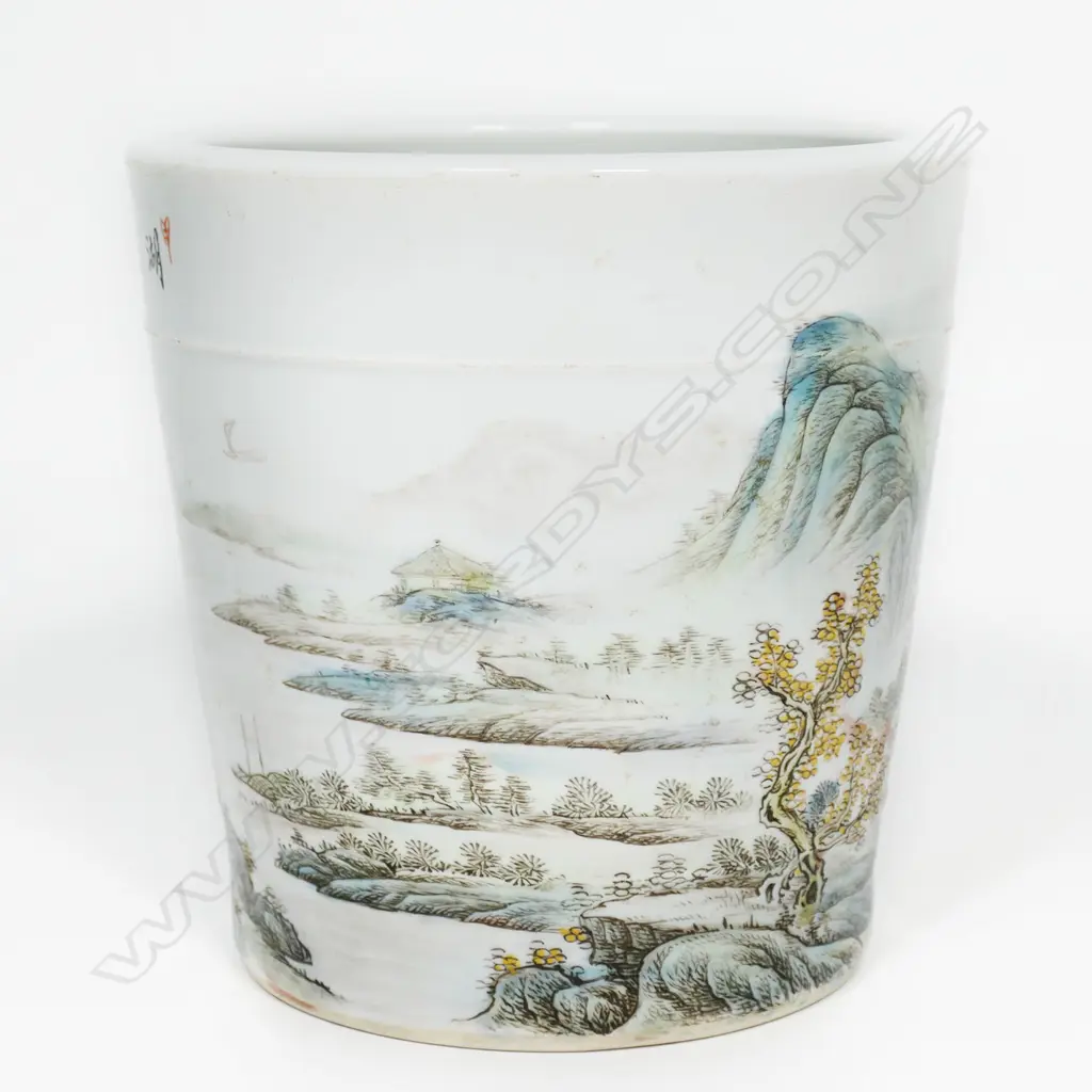 A Chinese porcelain brush pot, Image 1++
