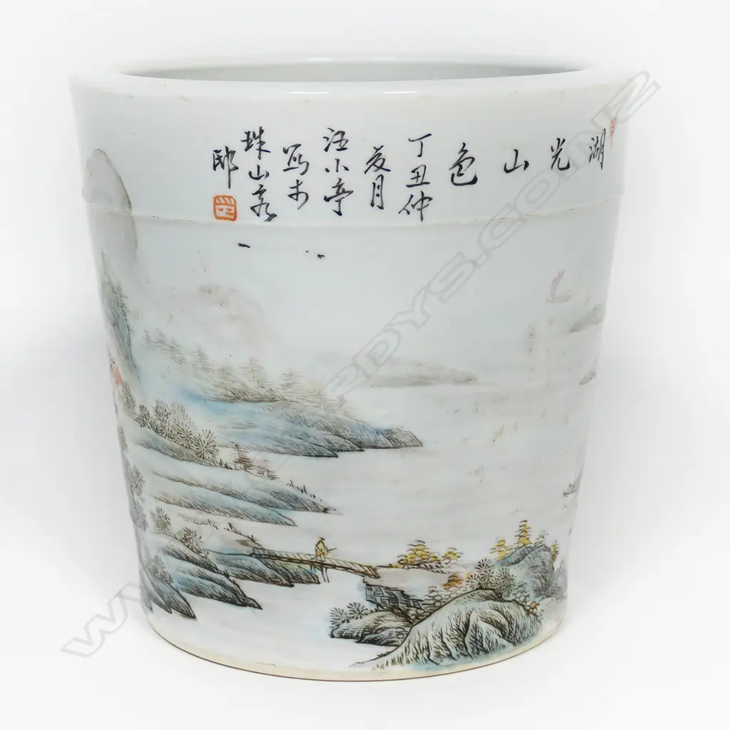 A Chinese porcelain brush pot, Image 1++