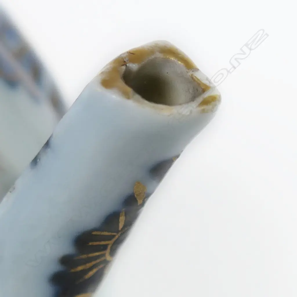 A 19thC Chinese export small teapot, Image 1++