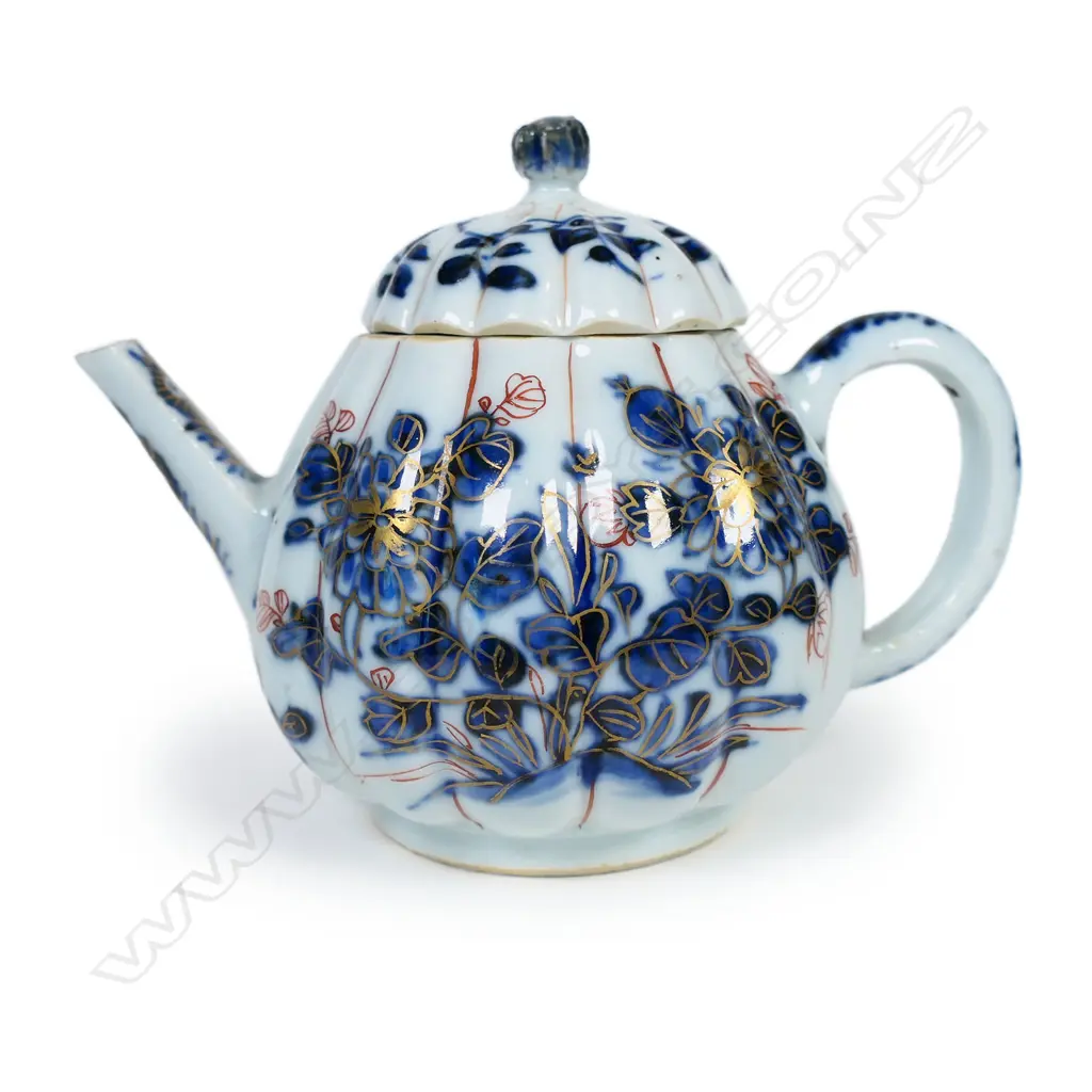 A 19thC Chinese export small teapot, Image 1++
