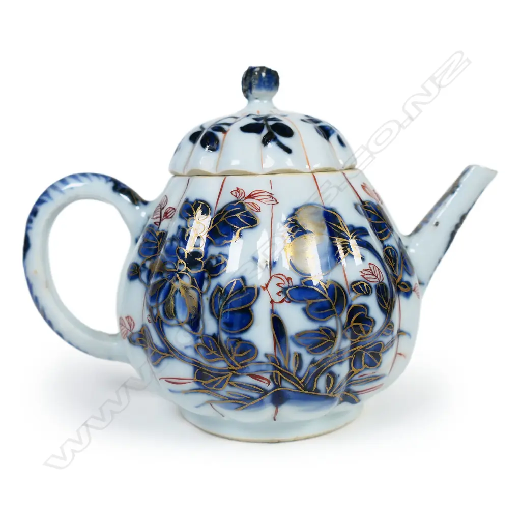 A 19thC Chinese export small teapot, Image 1++