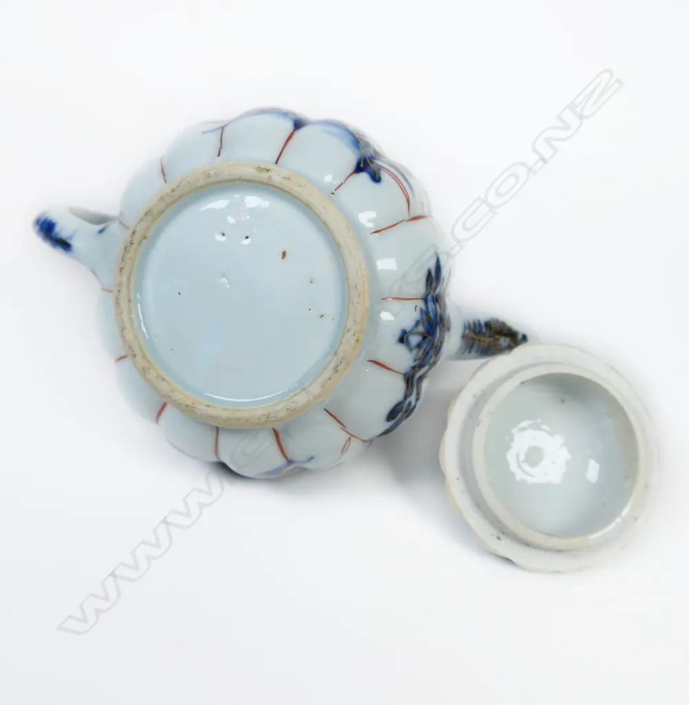 A 19thC Chinese export small teapot, Image 1++