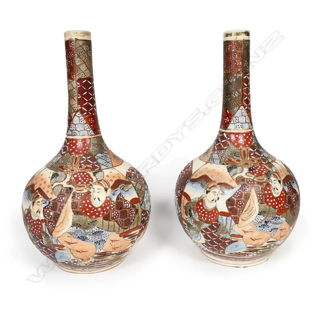 A pair of Meiji Japanese Satsuma bottle vases, Image 1++