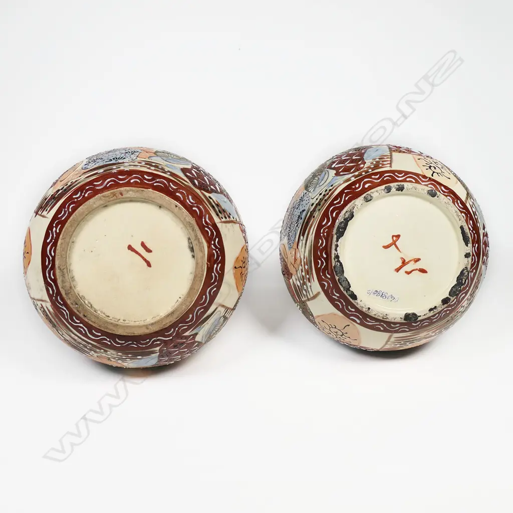 A pair of Meiji Japanese Satsuma bottle vases, Image 1++