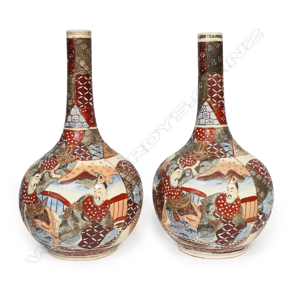 A pair of Meiji Japanese Satsuma bottle vases, Image 1++