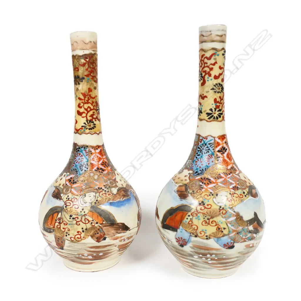 A pair of early Meiji Japanese Satsuma bottle vases, Image 1++