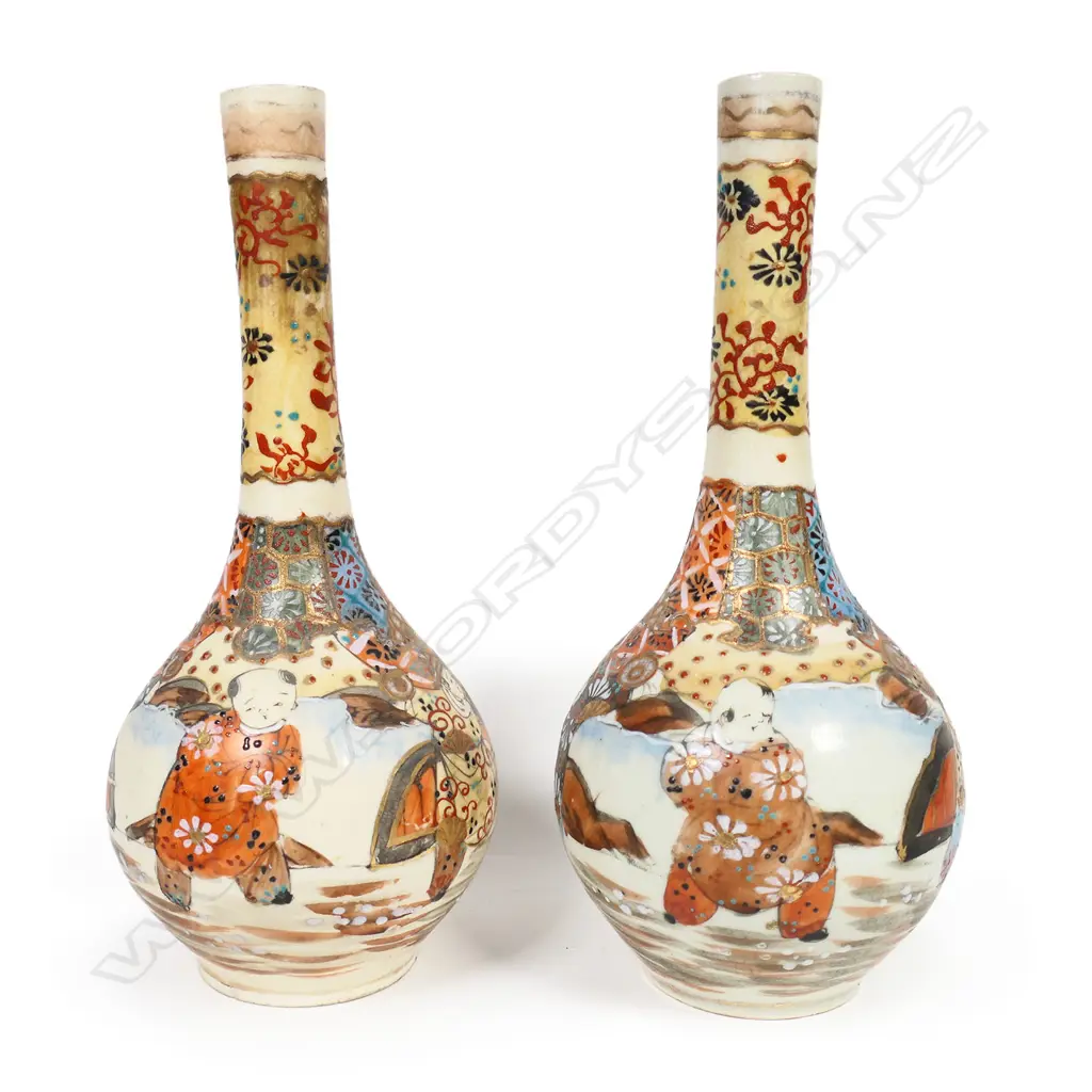 A pair of early Meiji Japanese Satsuma bottle vases, Image 1++