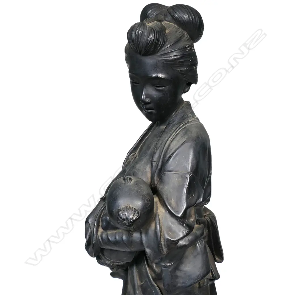 A large vintage Japanese bronze figure 'Mother and Child', Image 1++