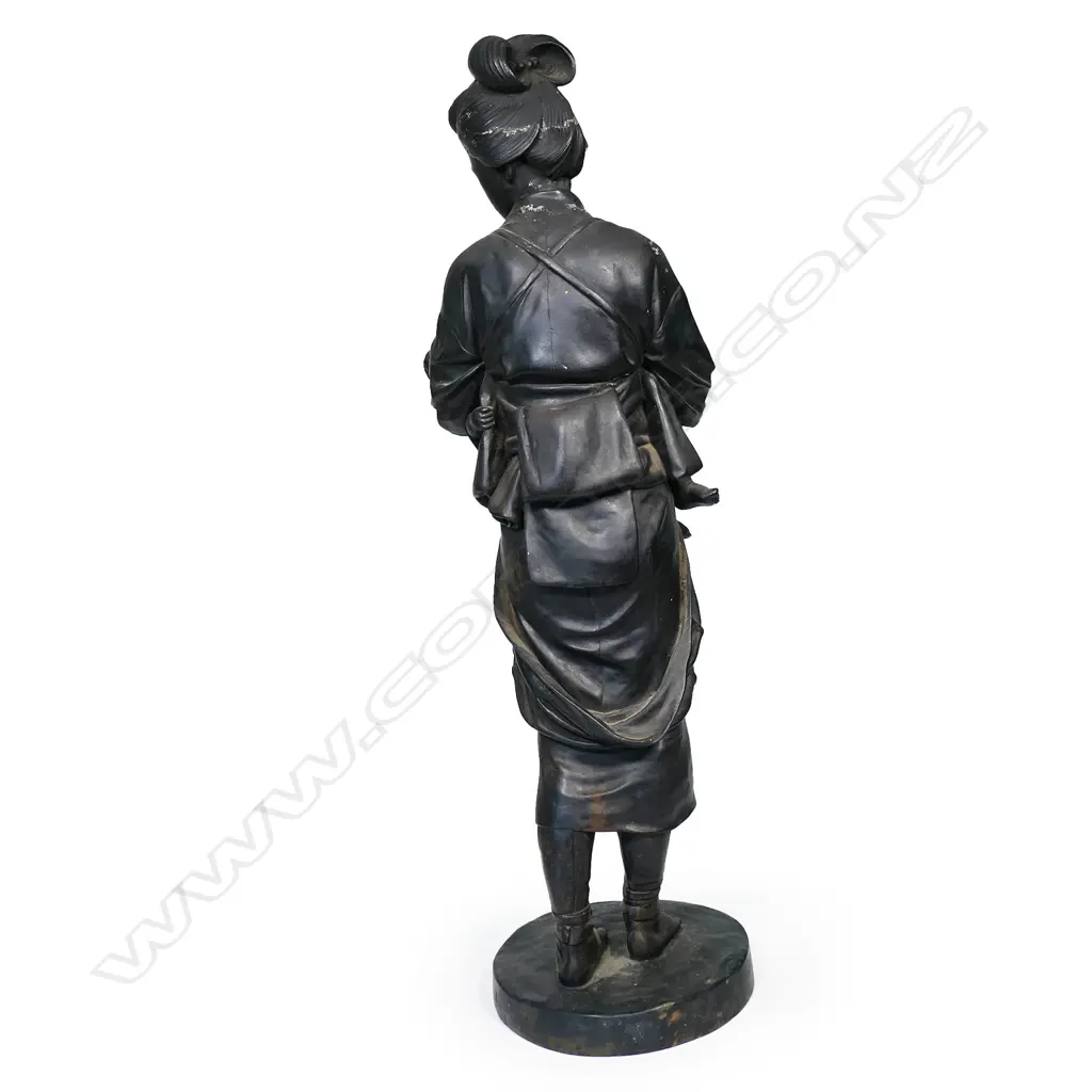 A large vintage Japanese bronze figure 'Mother and Child', Image 1++