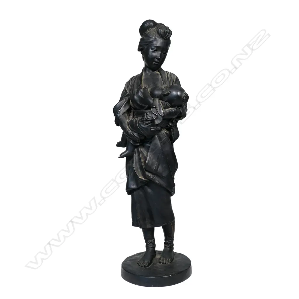 A large vintage Japanese bronze figure 'Mother and Child', Image 1++