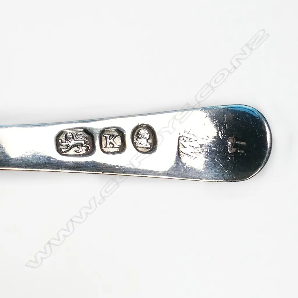 A George III silver caddy spoon, Image 1++