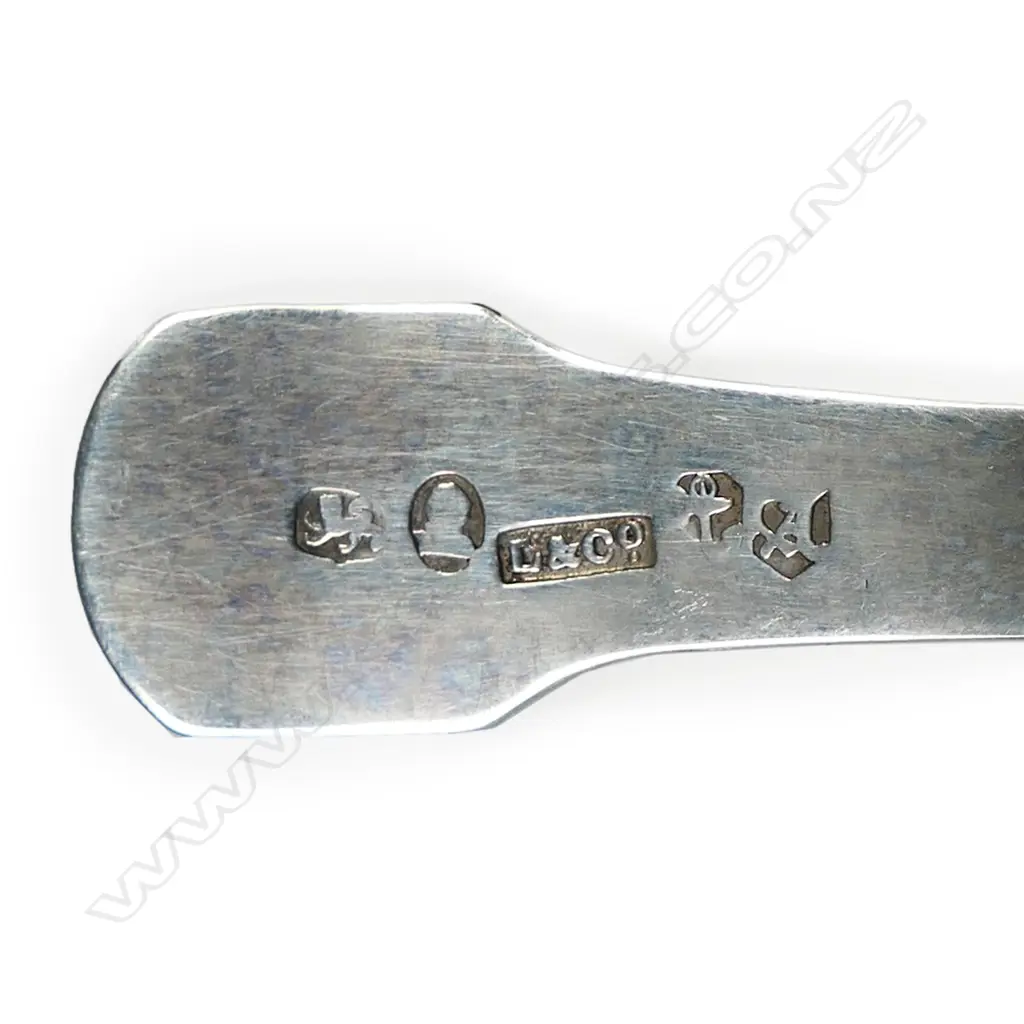 A George III silver caddy spoon, Image 1++