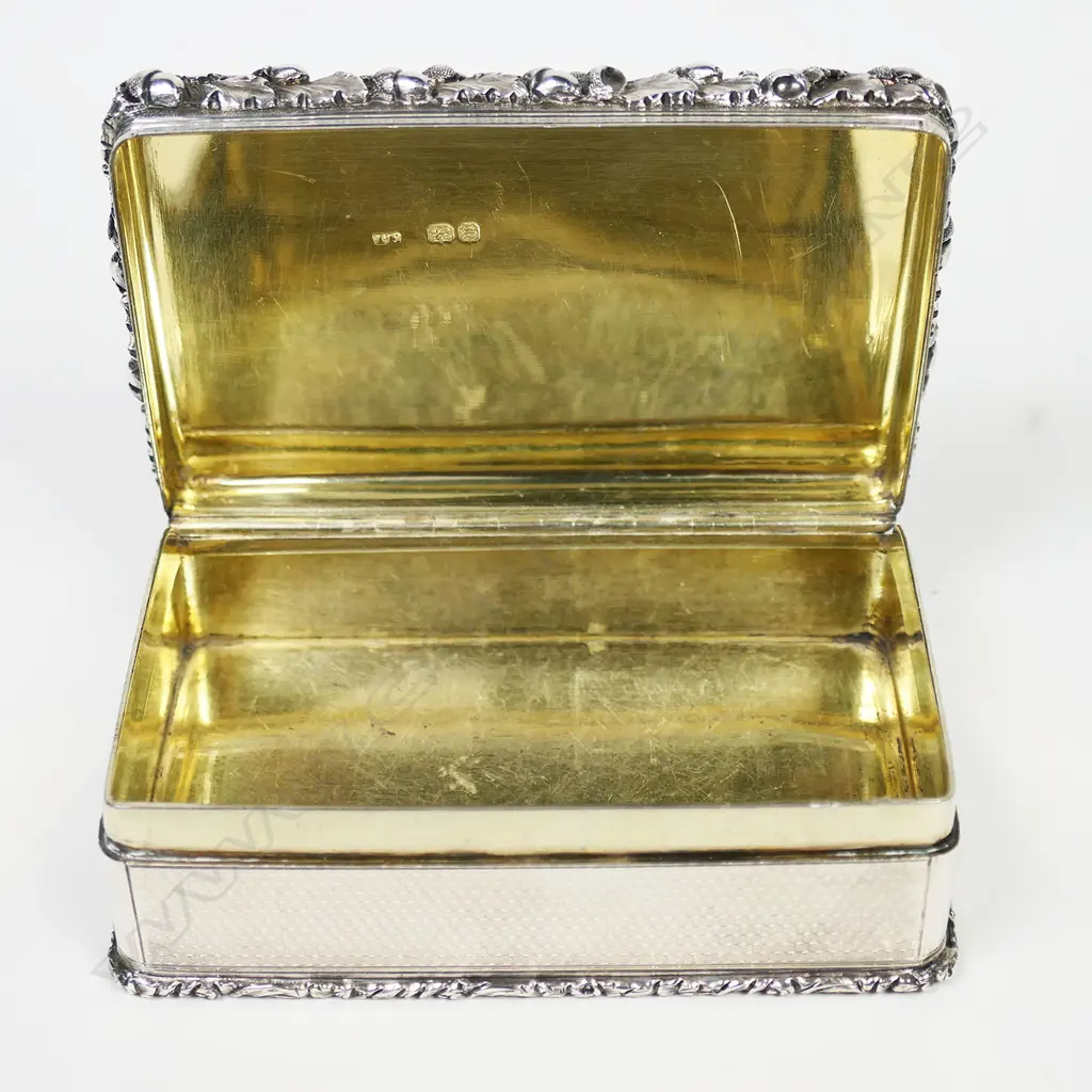 A superior quality early Victorian heavy silver table snuff box, Image 1++