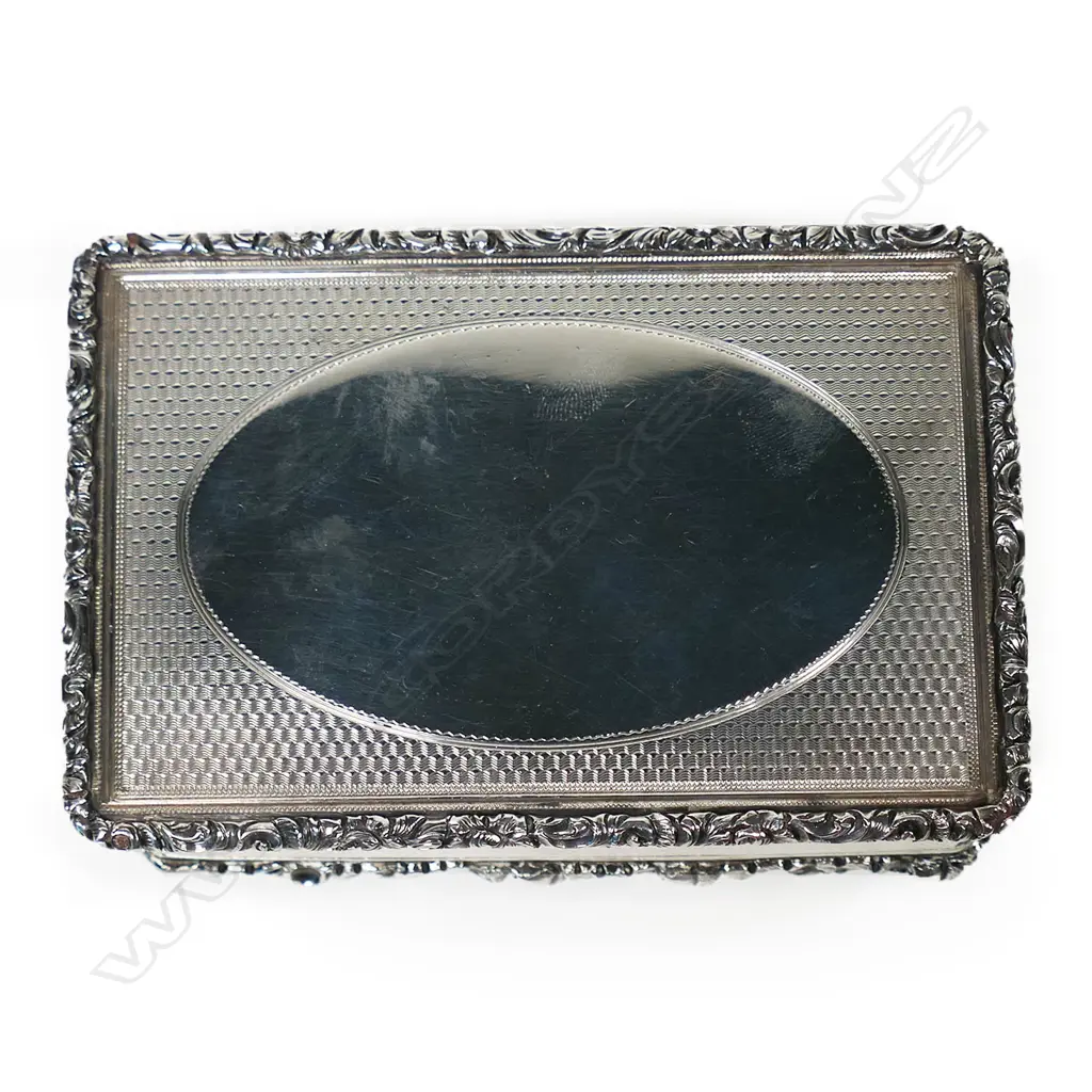 A superior quality early Victorian heavy silver table snuff box, Image 1++
