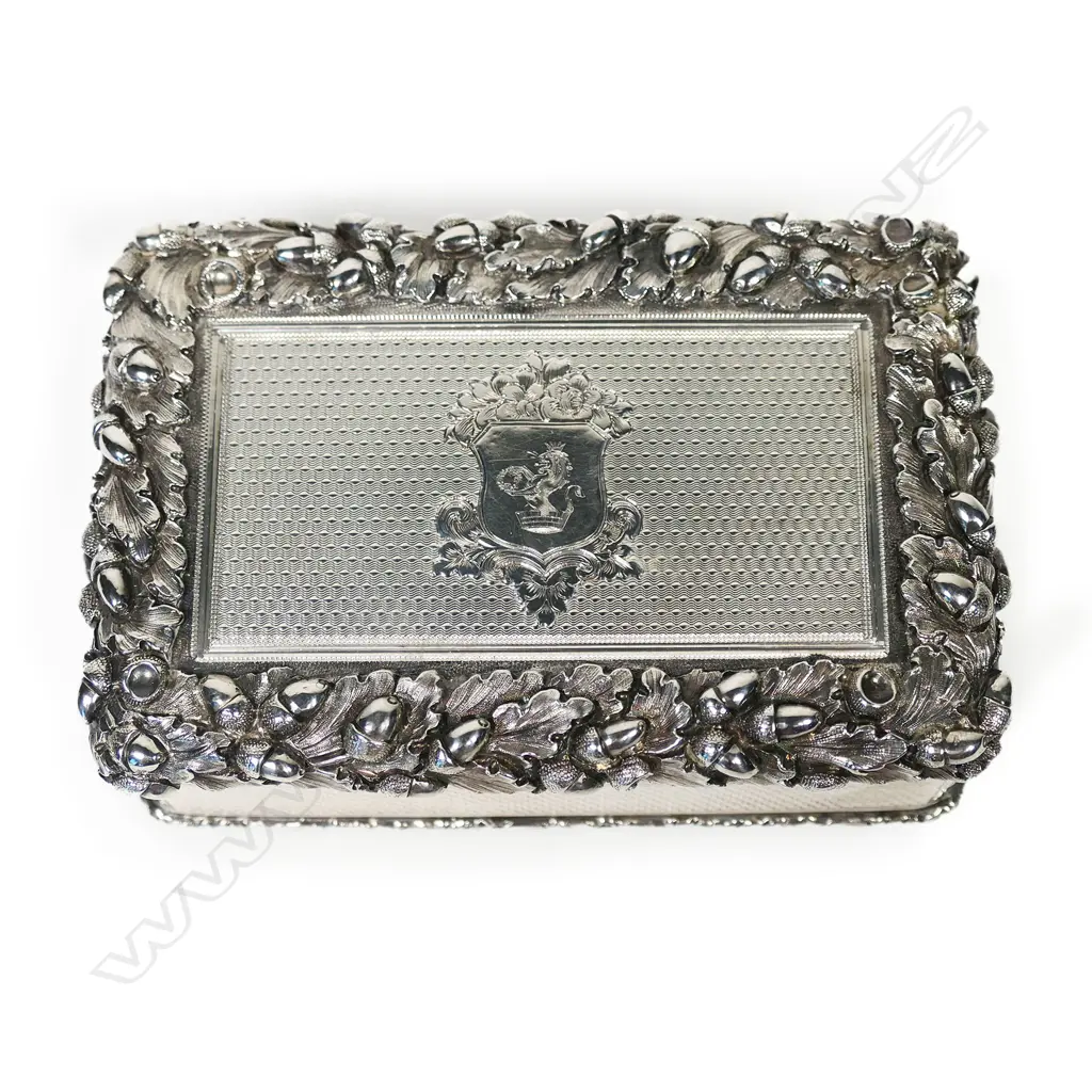 A superior quality early Victorian heavy silver table snuff box, Image 1++
