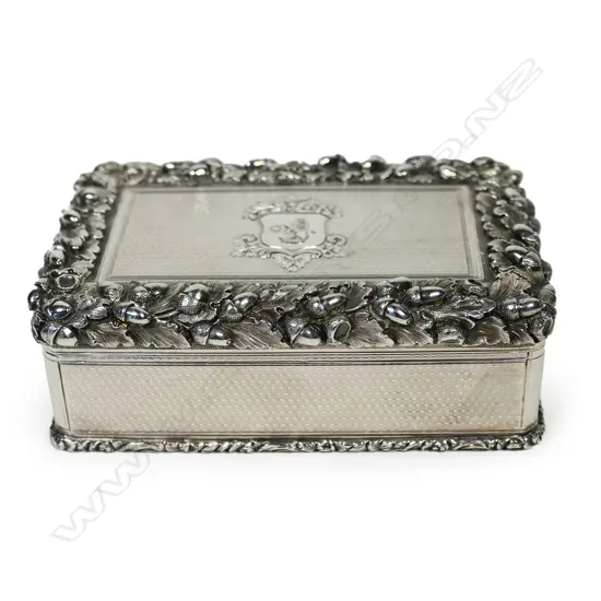A superior quality early Victorian heavy silver table snuff box,