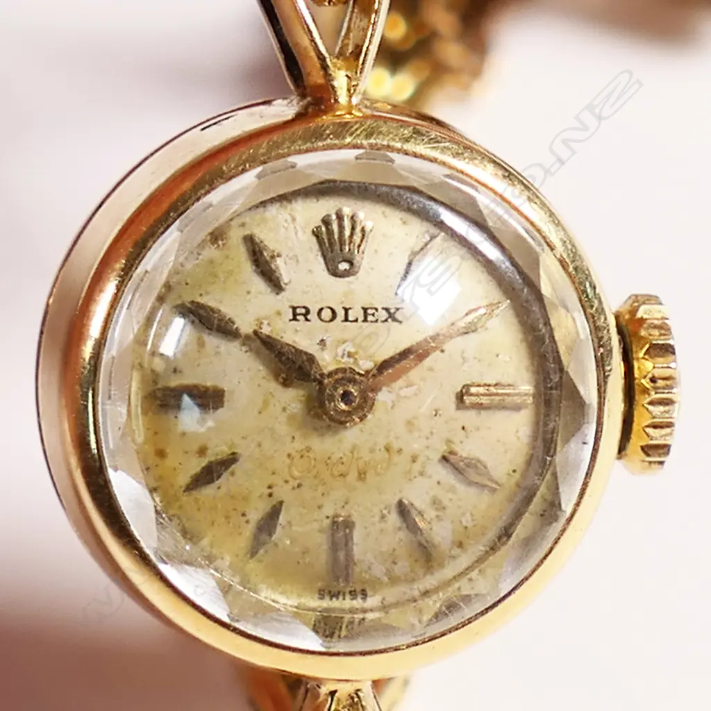 A 1940's/50's ladies Rolex 18ct yellow gold wristwatch, Image 1++