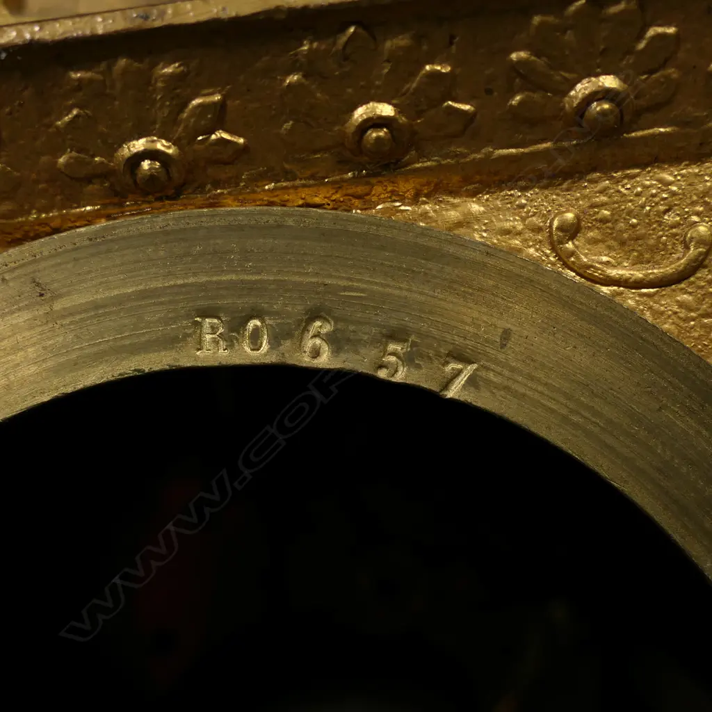A Louis XV style gilt brass elephant mantel clock, Image 1++