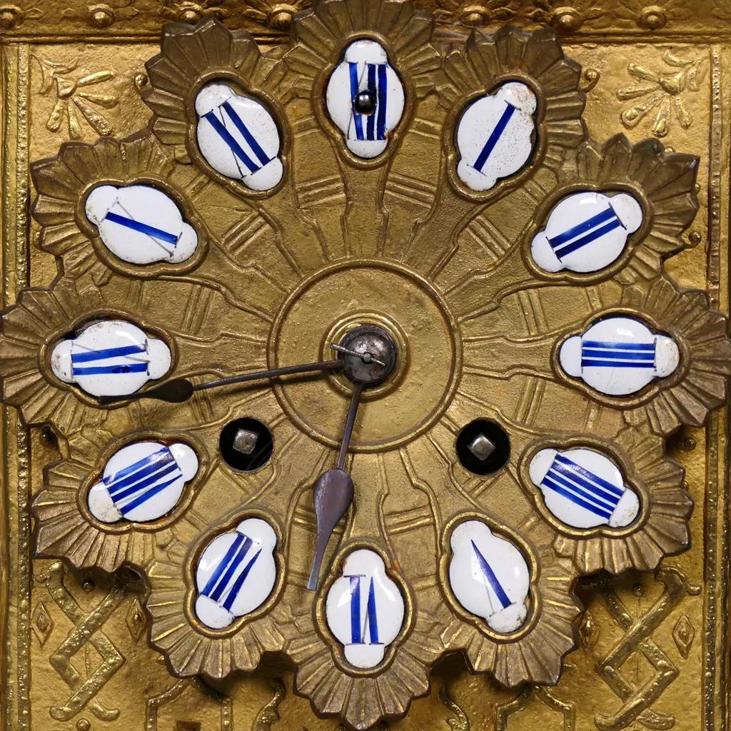 A Louis XV style gilt brass elephant mantel clock, Image 1++