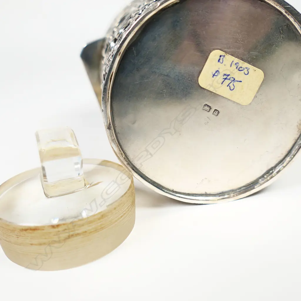 An Edwardian silver smelling salts bottle, Image 1++