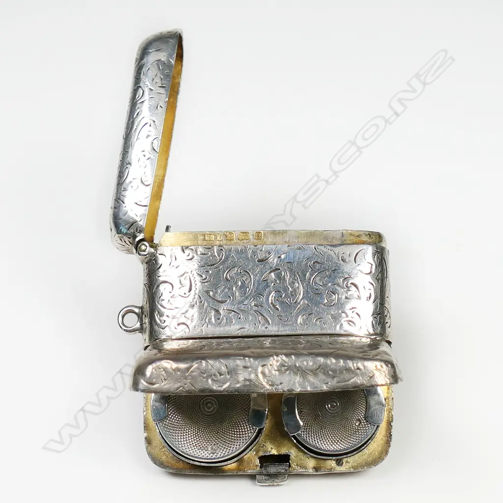 An Edwardian silver vesta and double sovereign holder, Image 1++