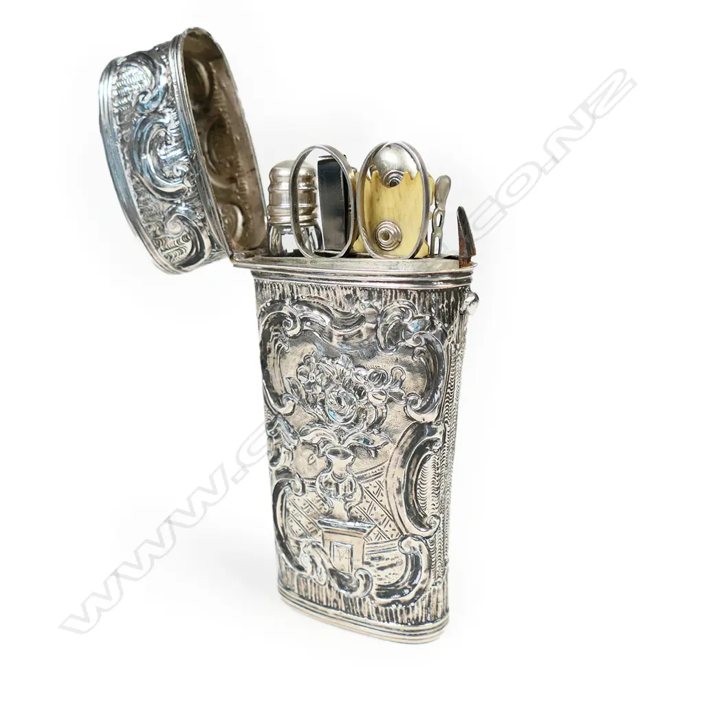 A Continental silver etui, Image 1++