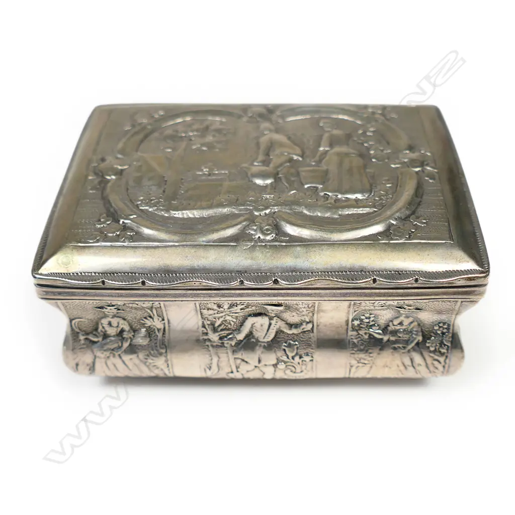 A late 1800s Dutch silver small lidded box, Image 1++