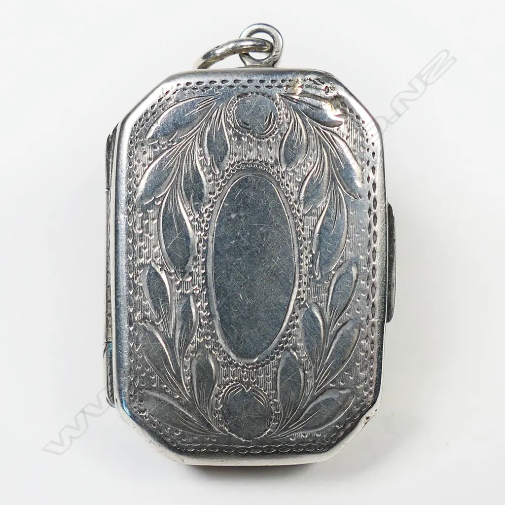 A George III silver vinaigrette, Image 1++