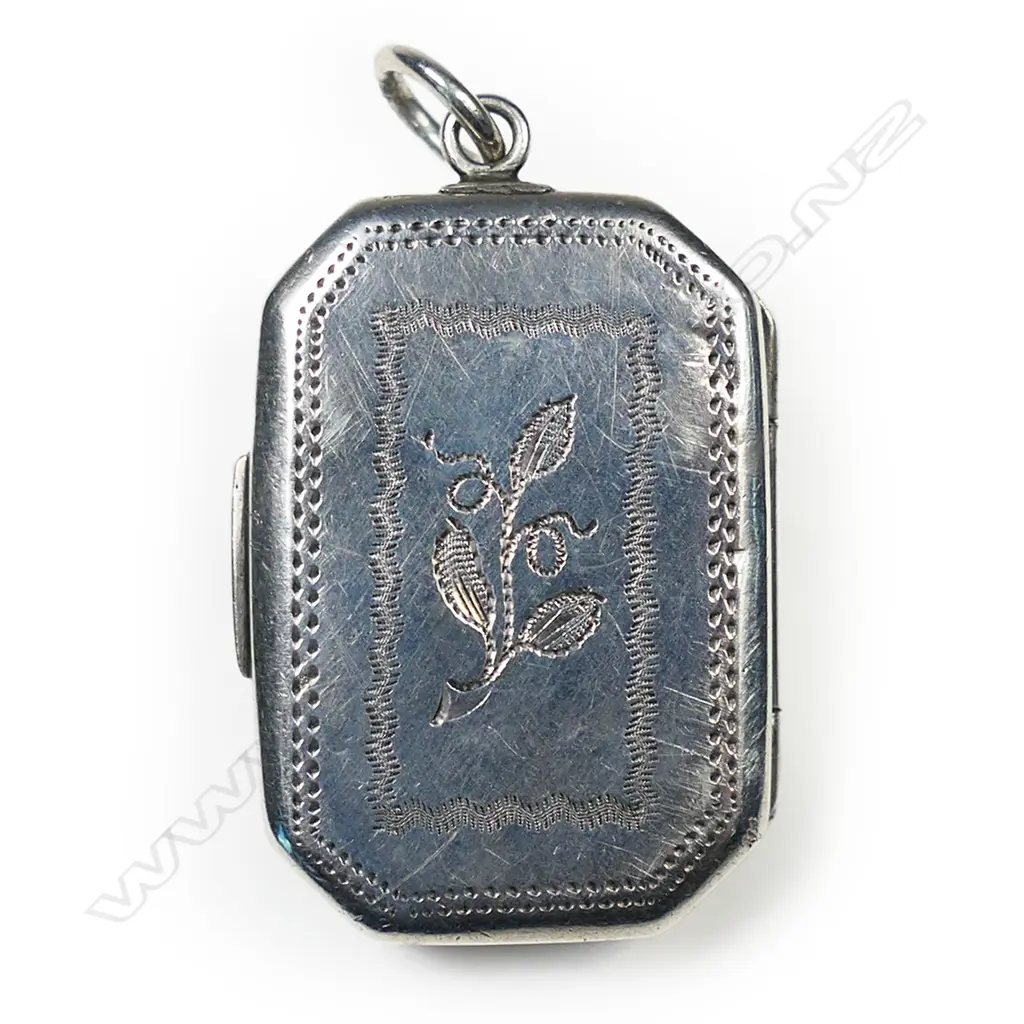 A George III silver vinaigrette, Image 1++