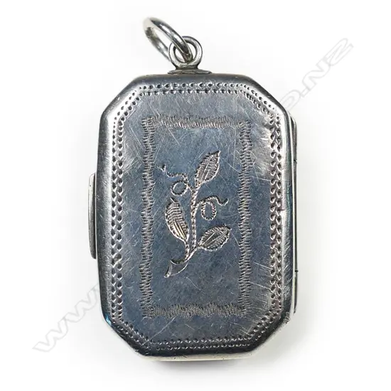 A George III silver vinaigrette,
