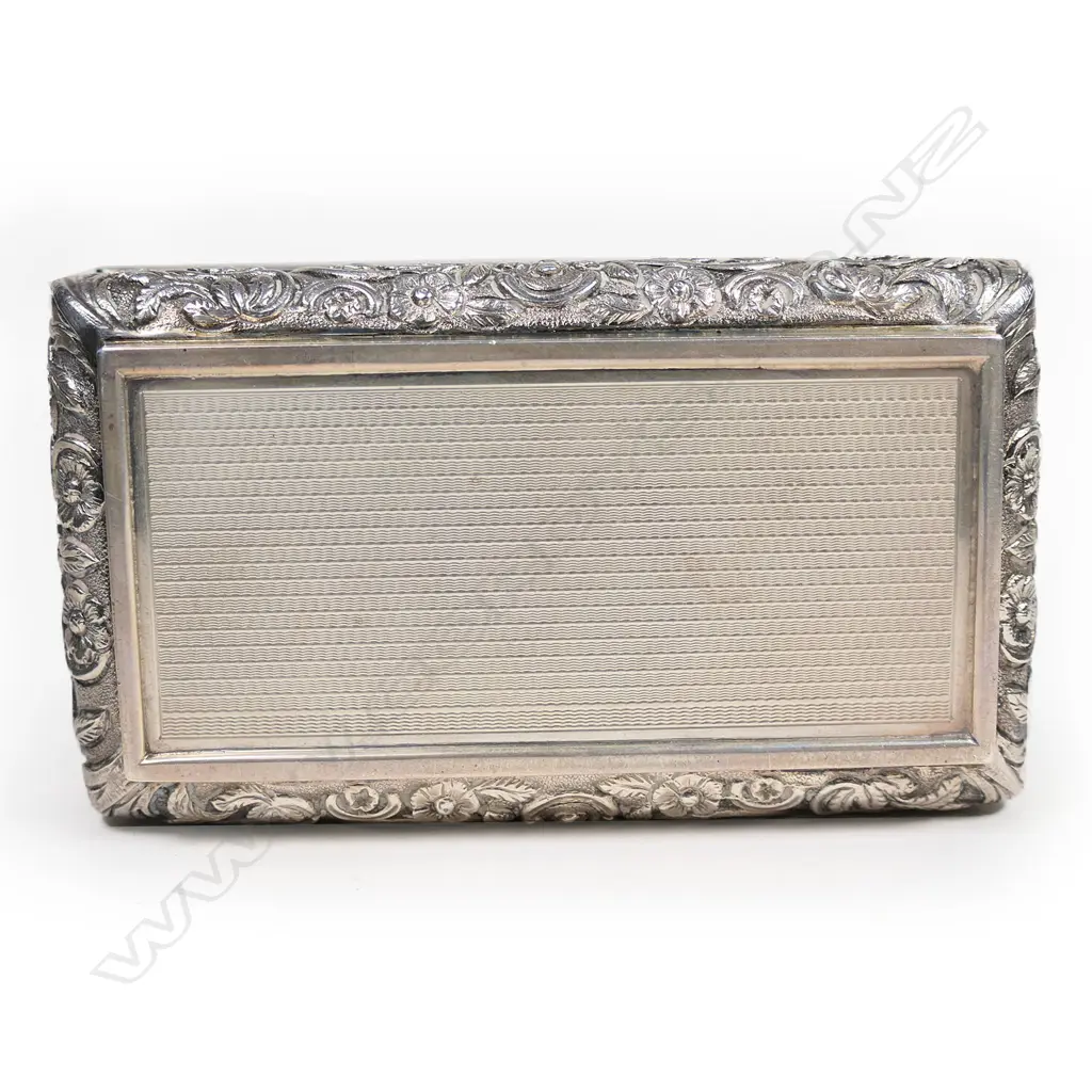 A quality antique style silver table snuff box, Image 1++
