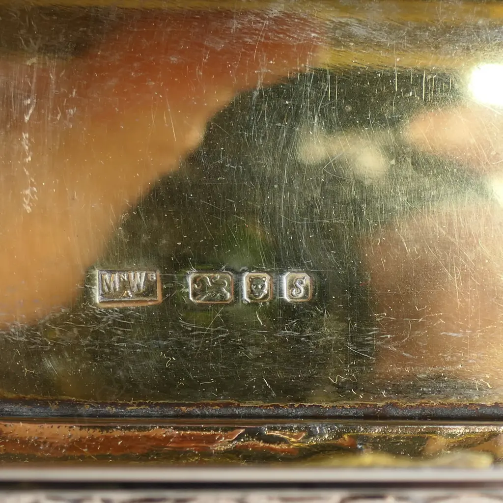 A quality antique style silver table snuff box, Image 1++