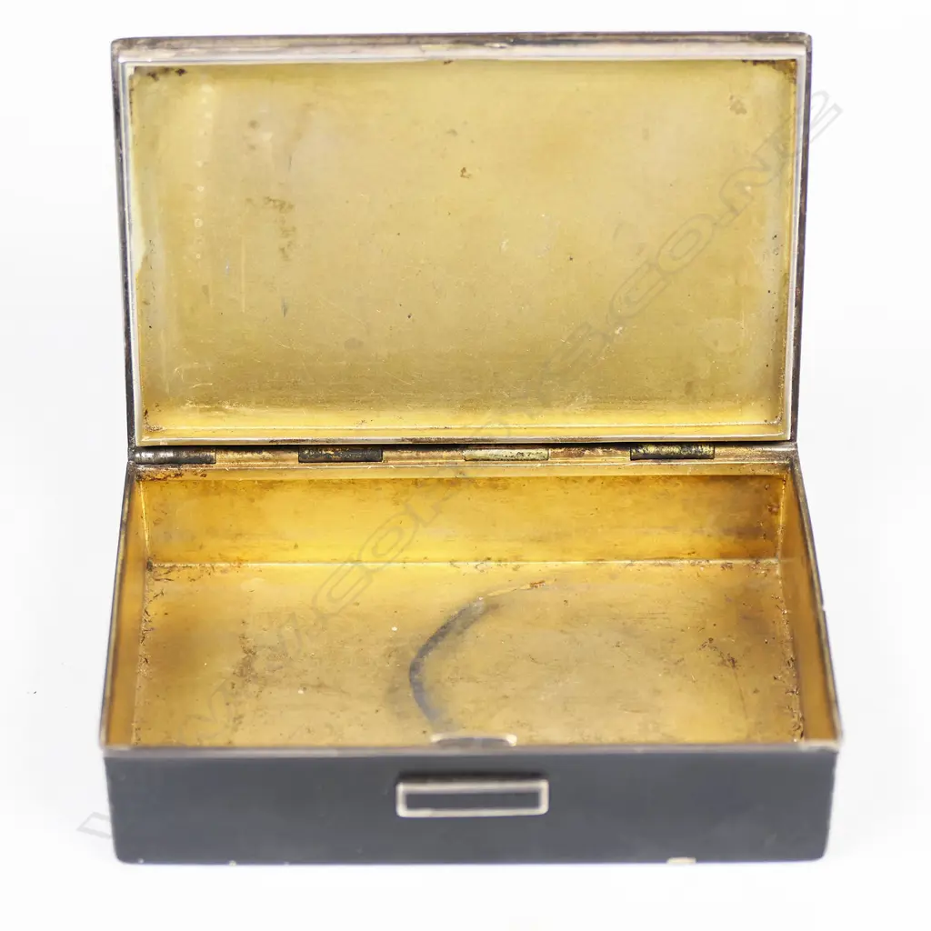 A c1900 European silver and enamel snuff box, Image 1++